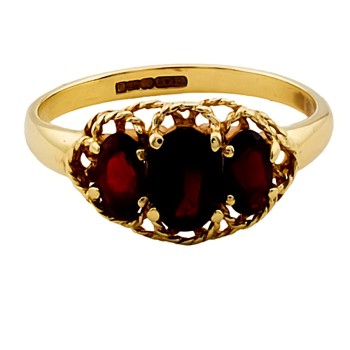 9ct Gold Garnet 3 Stone Ring size L